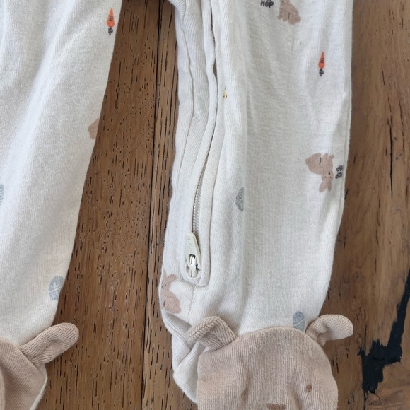 Carters 9 month Bunny Pajamas Footie Easter Carrot Chick Hop Hop Cream Cute Feet - Picture 5 of 7